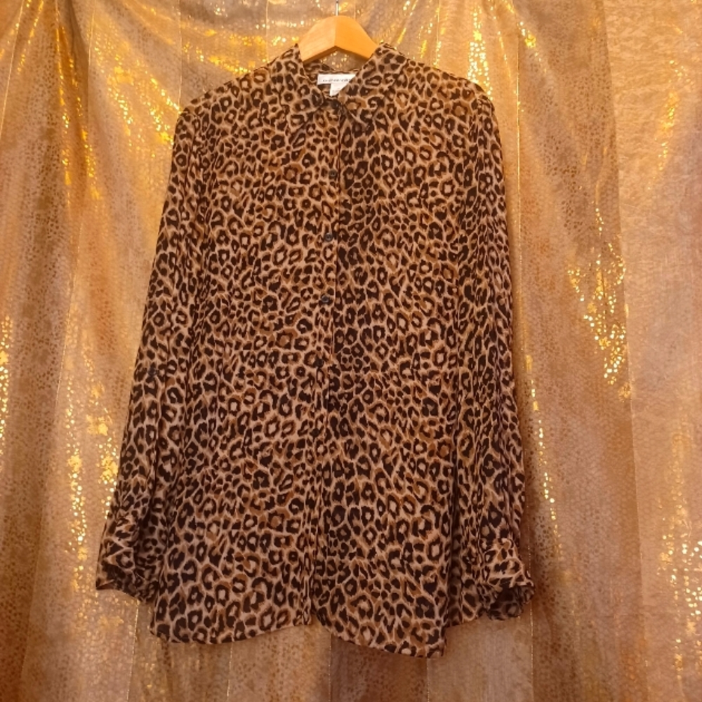 2X Jones New York Sport. Like new. Women's animal print button front blouse.